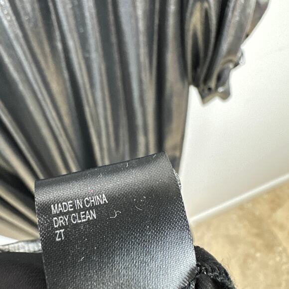 Gianni Bini Zella Metallic Plunging Long Sleeve Gown Slit Silver Formal US 6 NWT - Picture 14 of 15